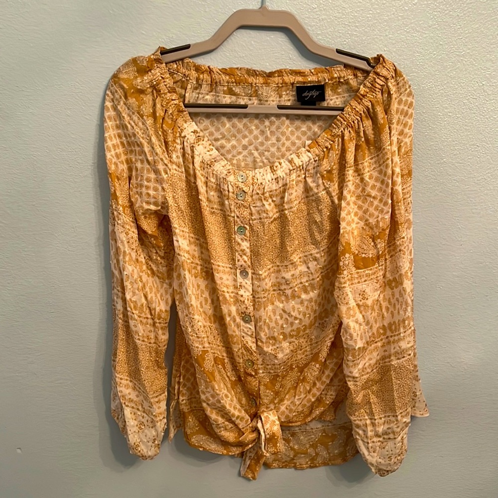 BRAND NEW!! Buckle Women’s top